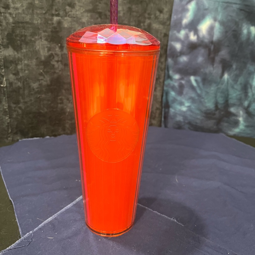 Starbucks Red Hearts Valentine's 2022 24oz Cold Cup Tumbler Dome Lid Straw NEW